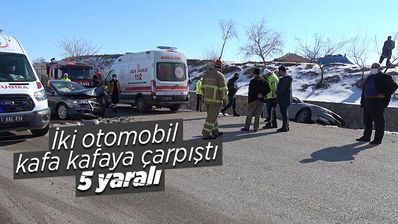 İki otomobil kafa kafaya çarpıştı: 5 yaralı