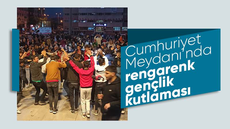 Meydanda rengarenk gençlik konseri 