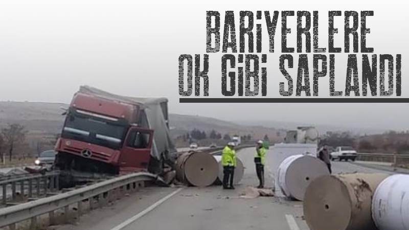 Seyir halindeki TIR bariyerlere saplandı!
