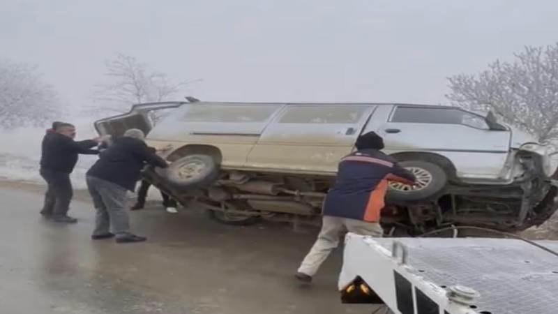Ankara-Konya kara yolundaki trafik kazalarında 4 kişi yaralandı