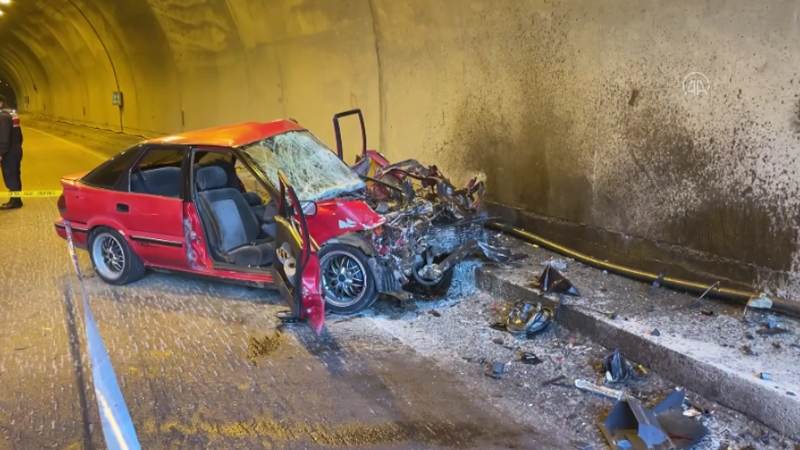 Karabük'te tır ile çarpışan otomobilin sürücüsü öldü, 2 kişi yaralandı
