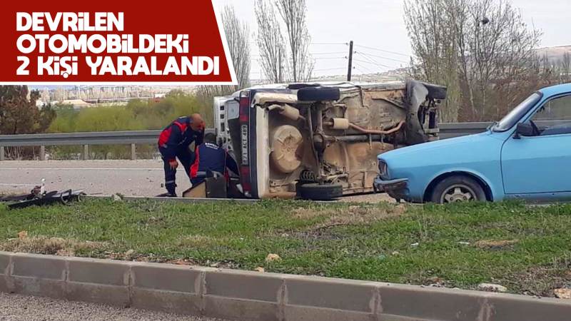 Devrilen otomobildeki 2 kişi yaralandı