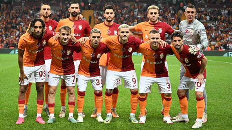 Galatasaray tur için sahaya çıkıyor