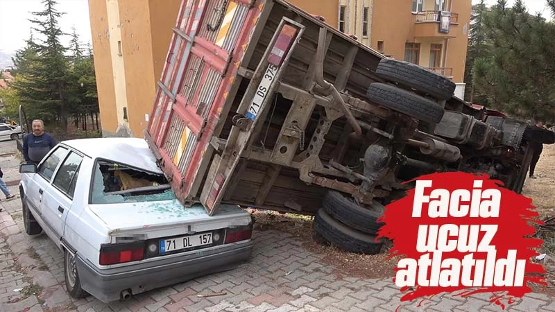 Kırıkkale’de freni boşalan kamyon park halindeki araçlara çarptı 