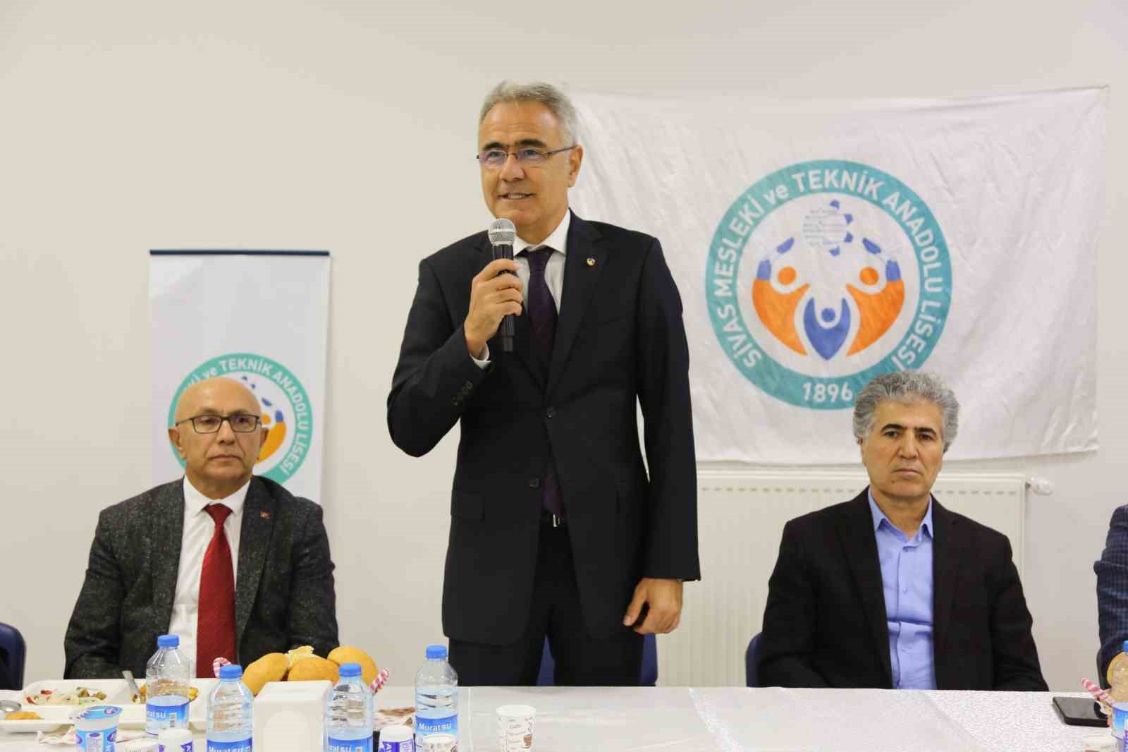 STSO Başkanı Özdemir: “Meslek liselerini ve mesleki eğitimi çok önemsiyoruz”