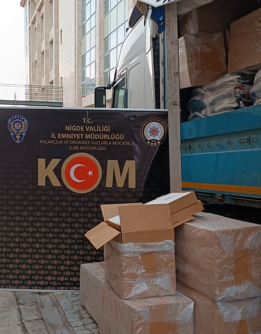 Niğde’de kaçak makaron operasyonu: 3 gözaltı