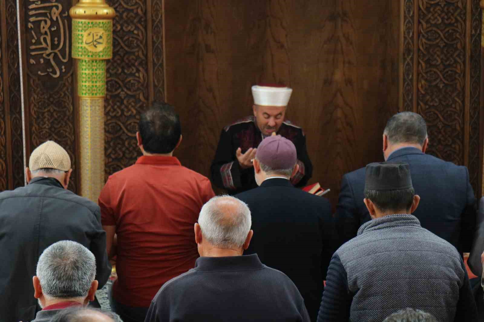 Kırşehir’de tüm camilerde hayatını kaybeden Filistinliler için gıyabi cenaze namazı kılındı