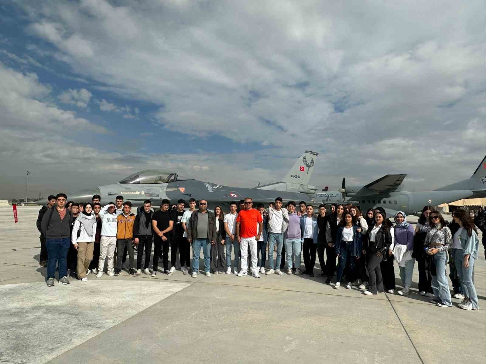 Konya 3’üncü Ana Jet Üssü kapılarını lise öğrencileri için açtı