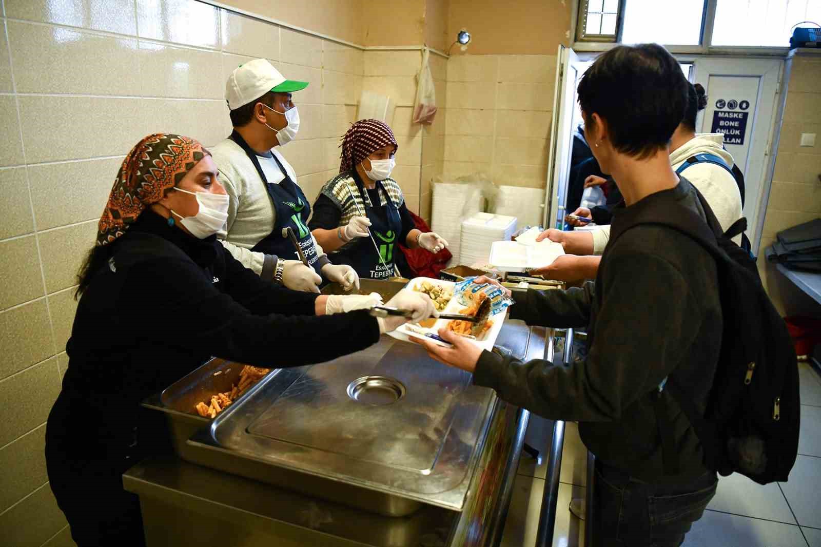 Öğrencilere yemek desteği devam ediyor