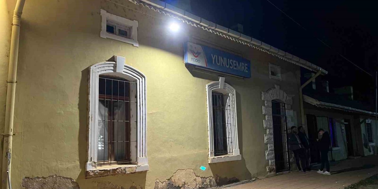 Eskişehir'de tarihi tren istasyonu onarılmayı bekliyor