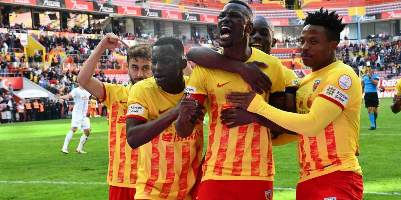 Mame Baba Thiam hat-trick yaptı