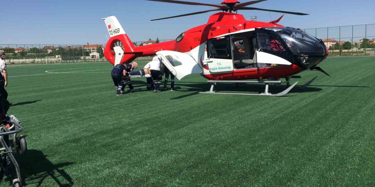 Kalp krizi geçiren yaşlı adam için helikopter ambulans havalandı