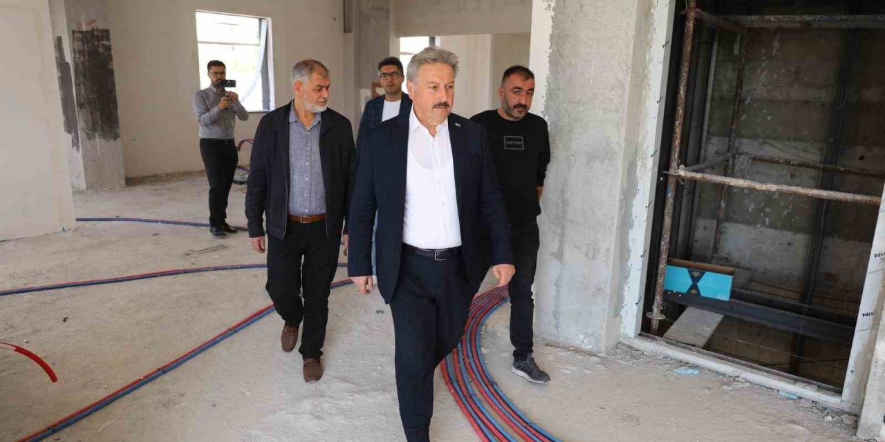 Şirintepe Mahallesi’nin kütüphanesi ve ikinci bahar evi tamamlanmak üzere