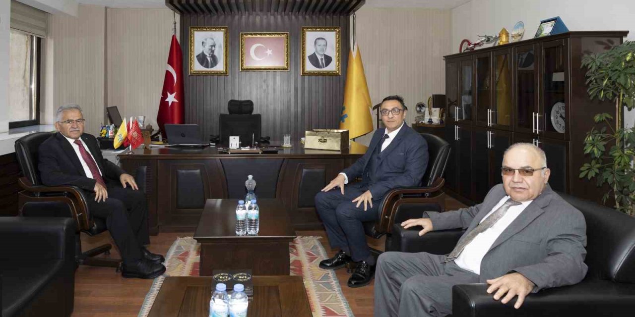 PTT haberleşme ve iletişimde çok önemli görevler yerine getiriyor