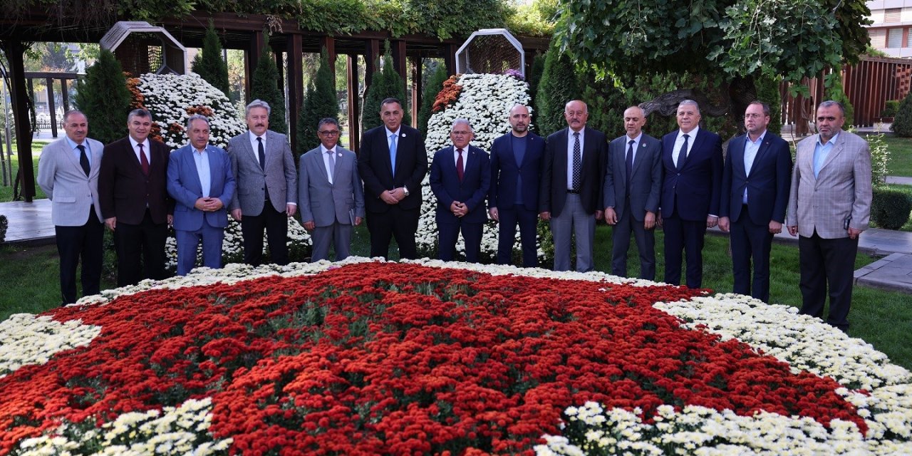 Kardeş şehir Misrata’nın belediye başkanı ve heyetinden Başkan Büyükkılıç’a ziyaret