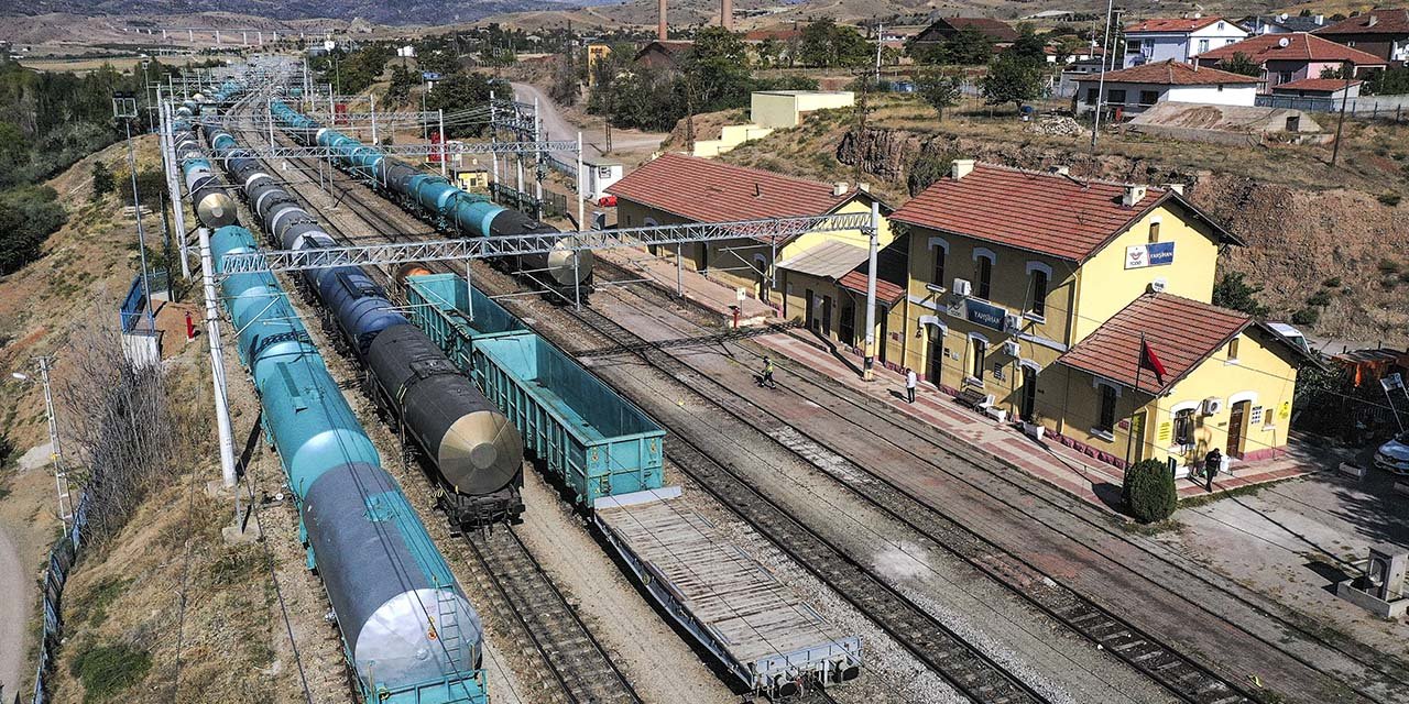 Asırlık tren garları hizmetlerini sürdürüyor