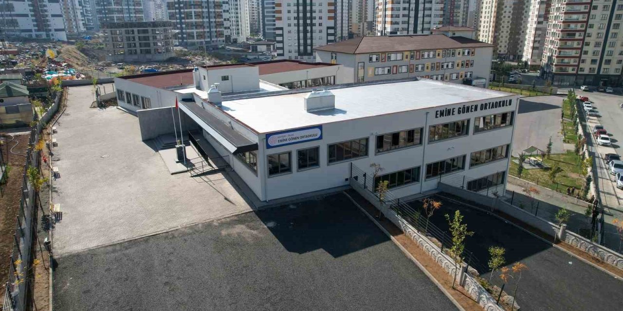 Cumhuriyetin 100. yılında Emine Gönen Ortaokulu Açılıyor