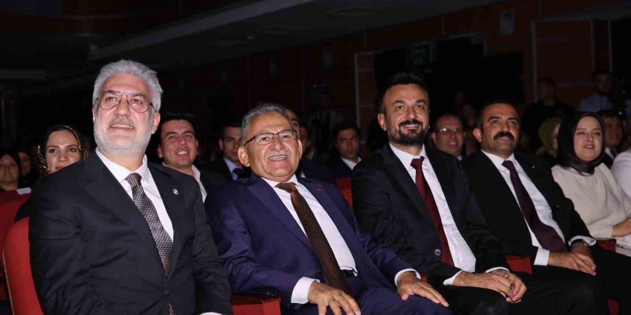 Kayseri Devlet Tiyatrosu muhteşem bir açılışla "perde" dedi