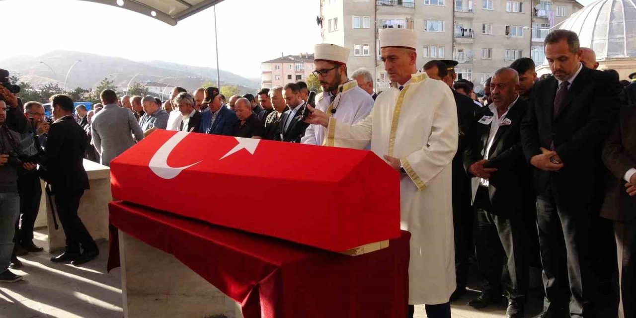 Edirne'de şehide yürek yakan veda: Ailesi tabutuna sarılıp gözyaşı döktü