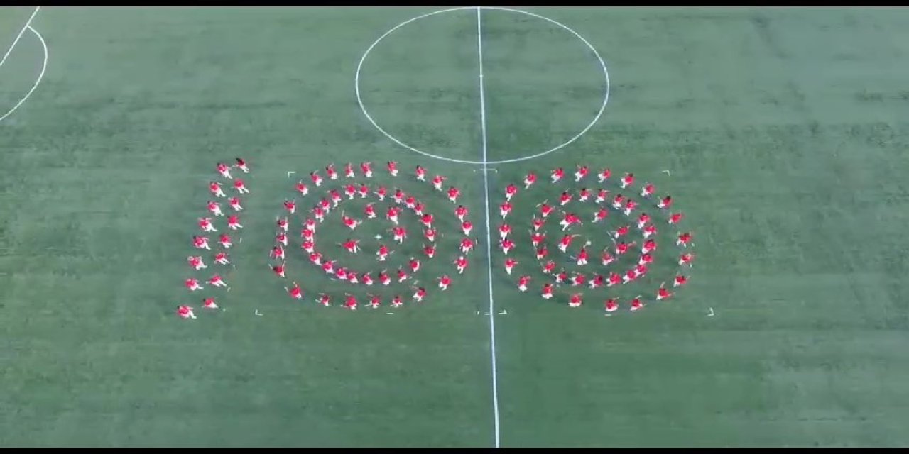 Eskişehir'de 120 öğretmenden 100’üncü yıla özel zeybek gösterisi