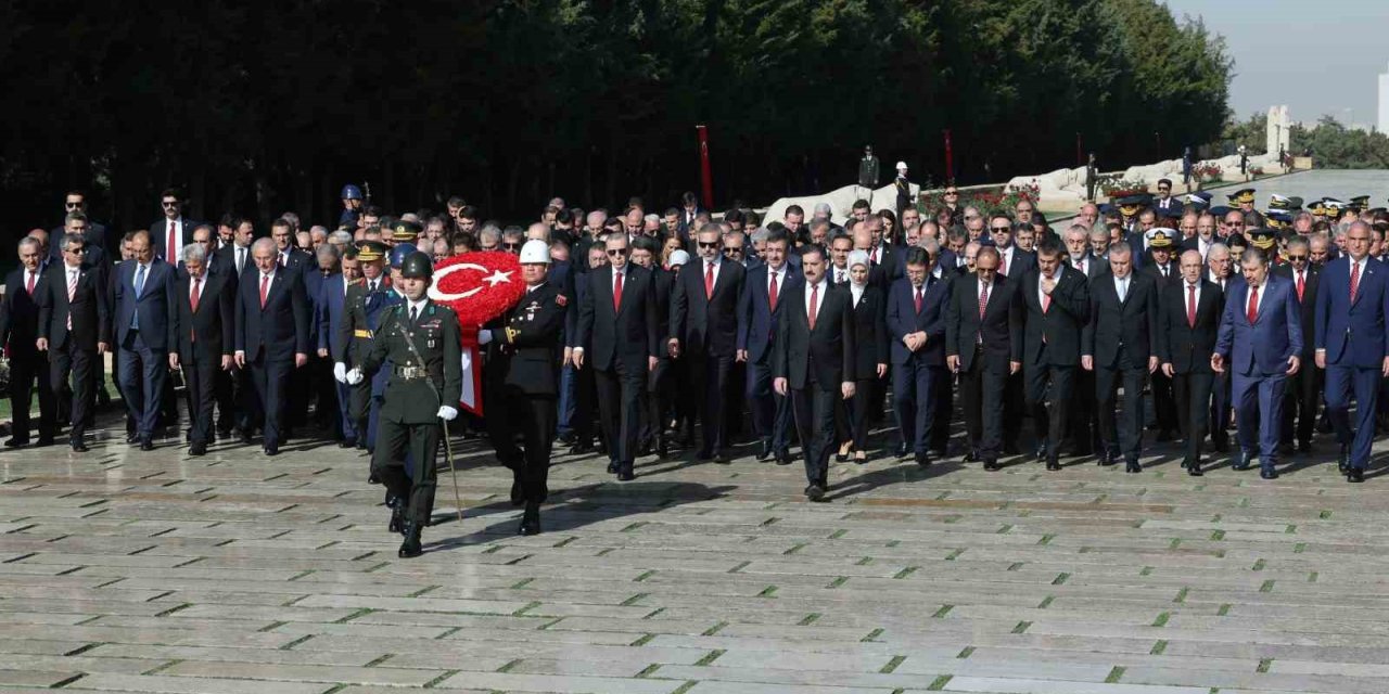Devlet erkanı Atatürk’ün huzurunda