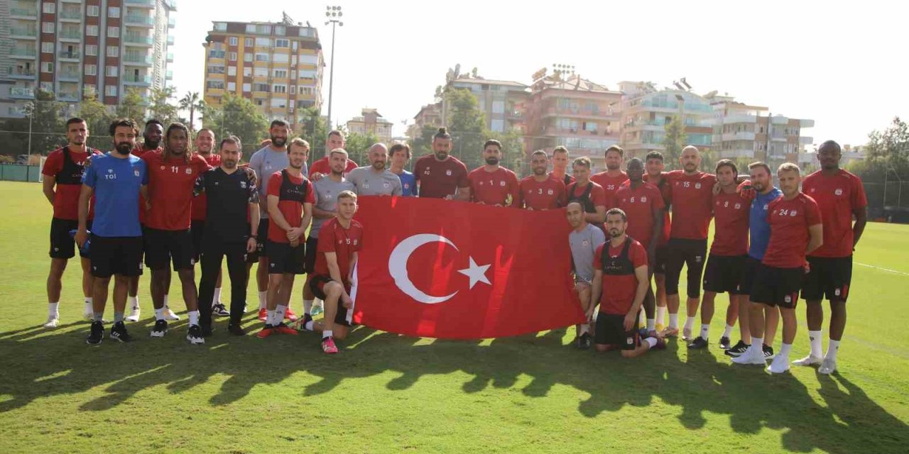 Sivasspor, idmanda Türk bayrağı açtı
