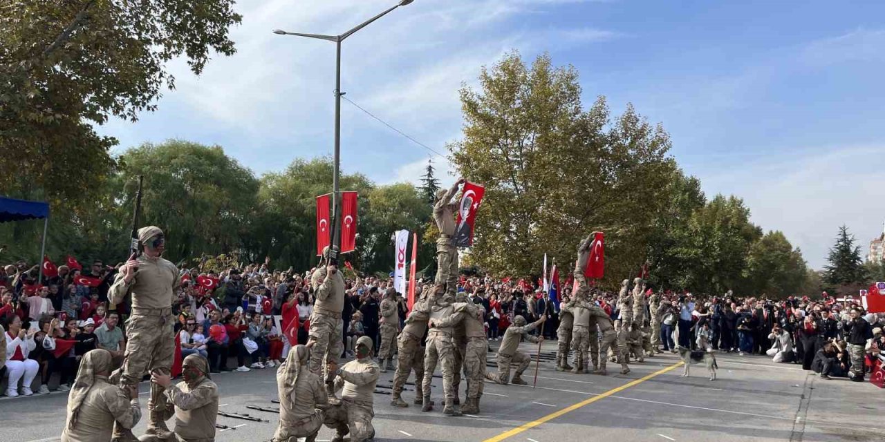 Eskişehir’de Cumhuriyetin 100’üncü yılı coşkuyla kutlandı