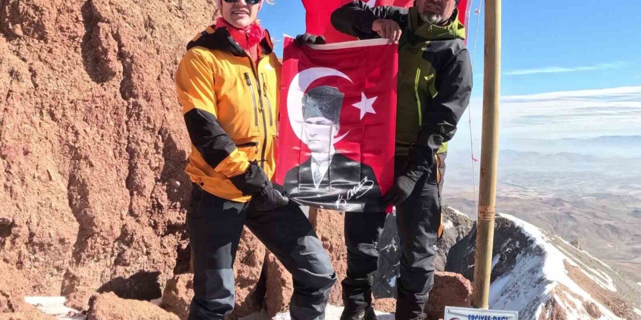 Cumhuriyetin 100. yılında Erciyes Dağı zirve tırmanışı yapıldı