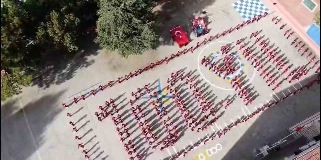 400 öğrenciden Cumhuriyet Bayramı’na özel koreografi