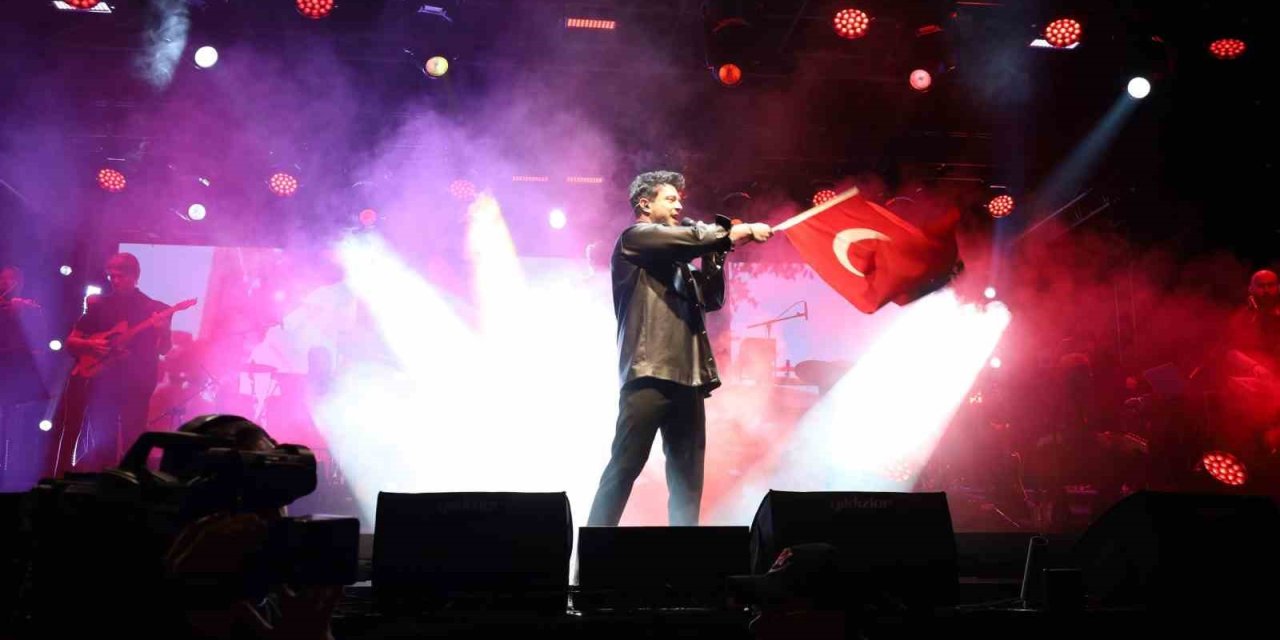 Gölbaşı’nda cumhuriyet coşkusu Murat Boz konseriyle taçlandı