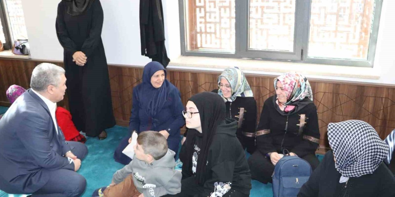 Görme engelli Rabia, 40 hadis ezberleyerek birinci oldu