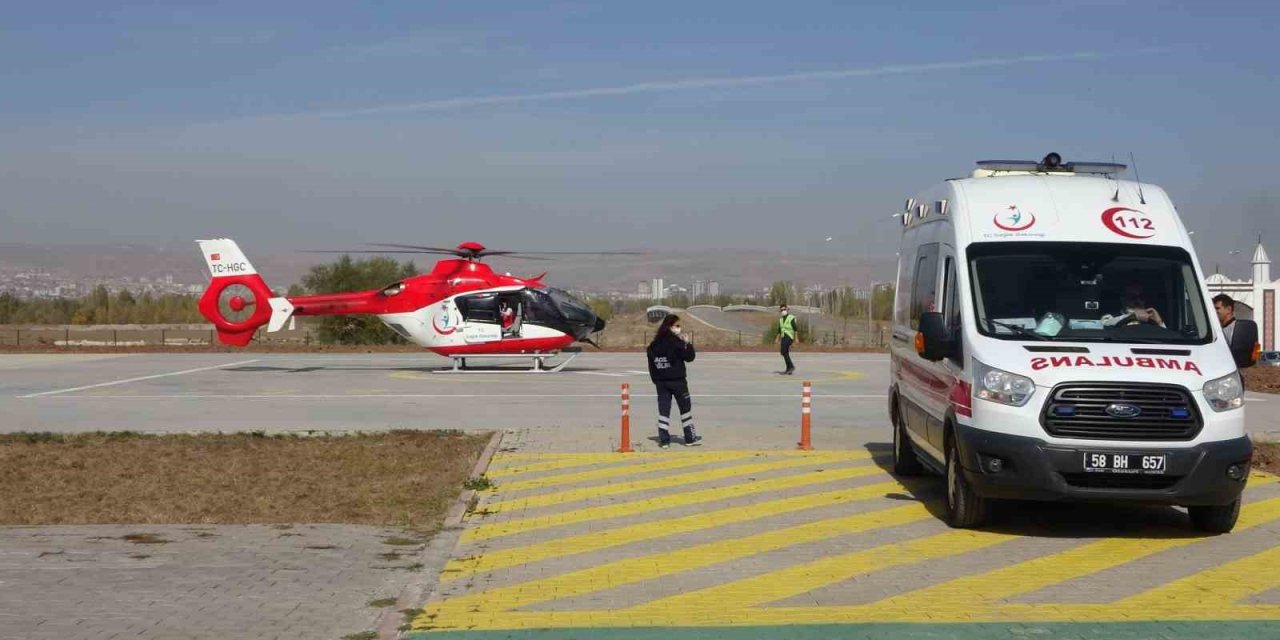 Sivas'ta ambulans helikopter bebek için havalandı