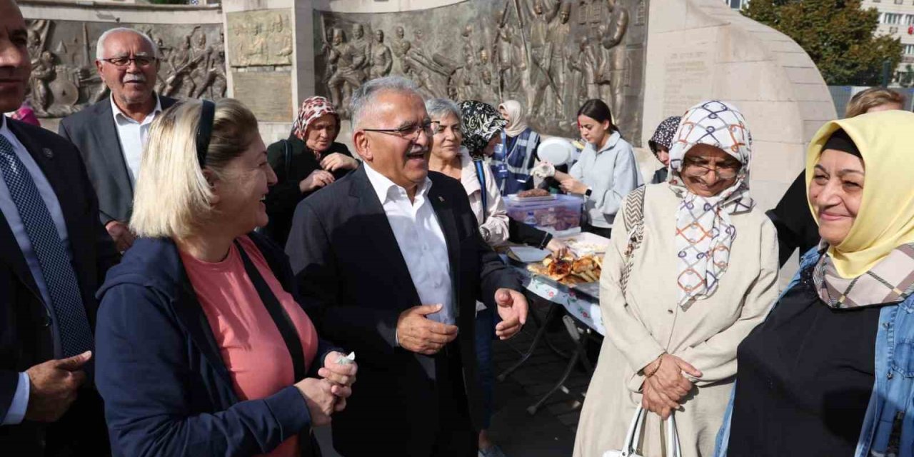 Başkan Büyükkılıç, depremzede çocuklar için düzenlenen panayırı ziyaret etti