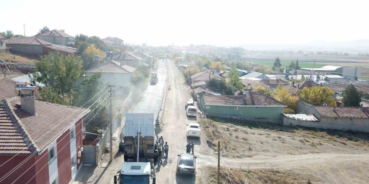 Beylikova’nın tüm yolları sıcak asfalt yapıldı