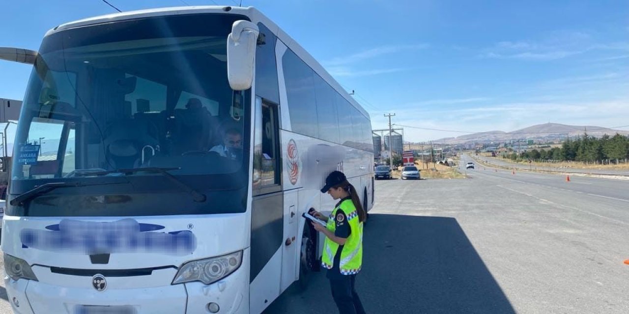 Aksaray'da jandarmadan yolcu otobüslerinde sivil trafik denetimi