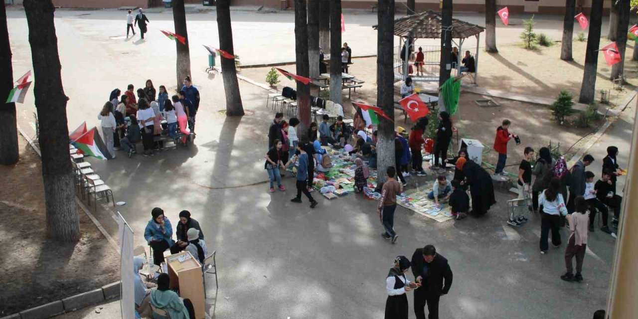Ortaokul öğrenci ve velilerinden Gazze’ye yardım