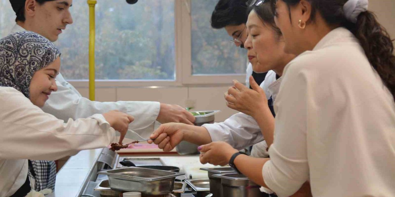 Anadolu Üniversitesi’nde Kore yemeği atölyesi gerçekleştirildi
