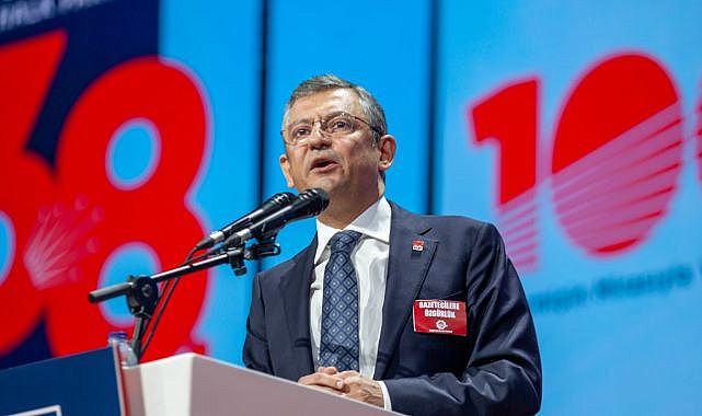 CHP’de Genel Başkan seçimini 812 oyla Özgür Özel kazandı. Kemal Kılıçdaroğlu ise 536 oy aldı.
