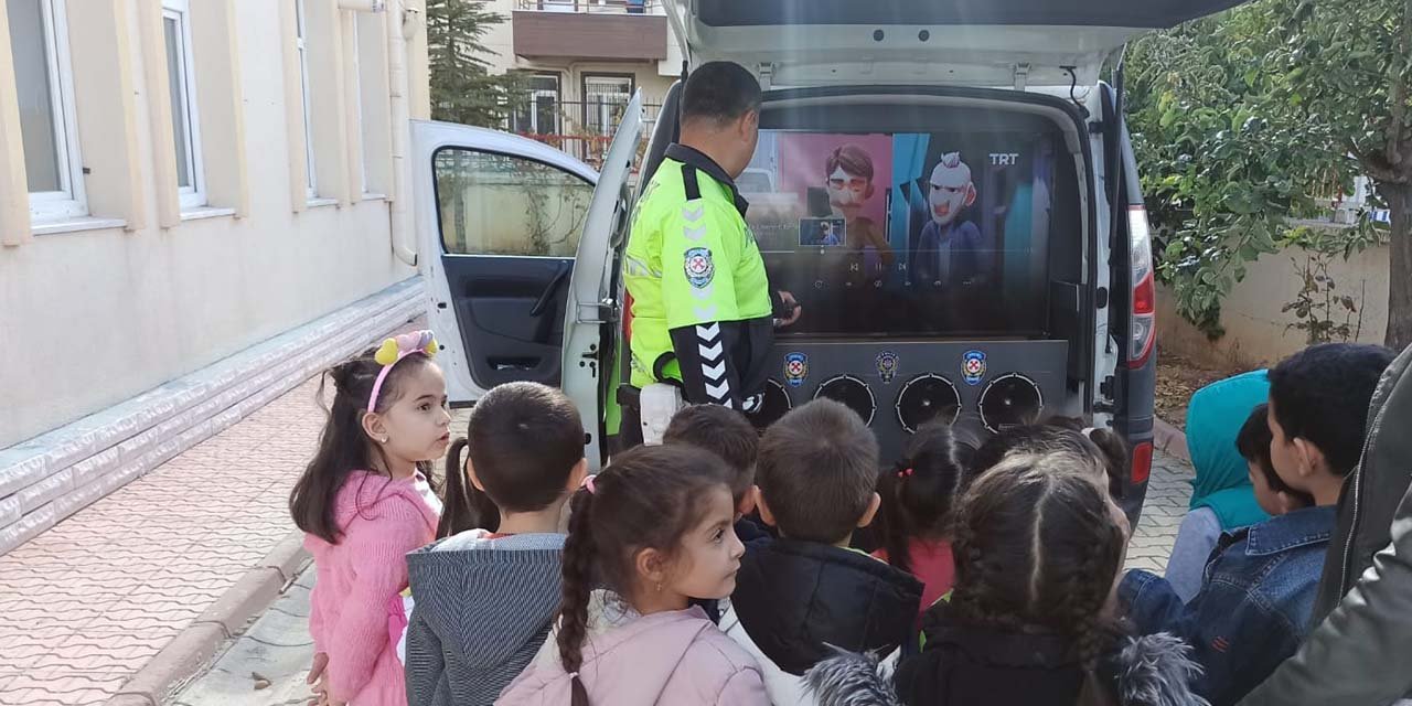 Anaokulu öğrencilerine trafik eğitimi verildi