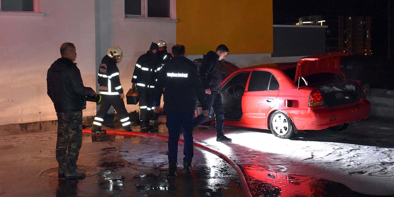 Kırıkkale’de park halindeki otomobil yandı