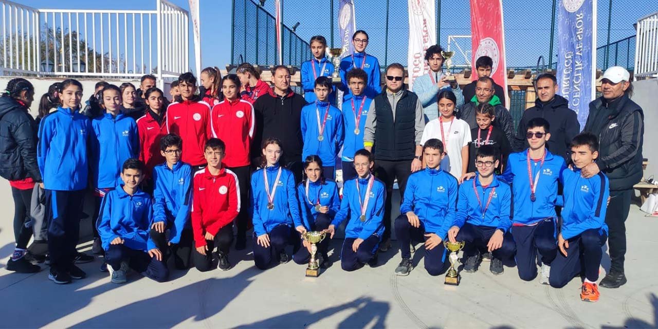 20 ilden 240 sporcu Kırıkkale'de yarı finalde yarıştı