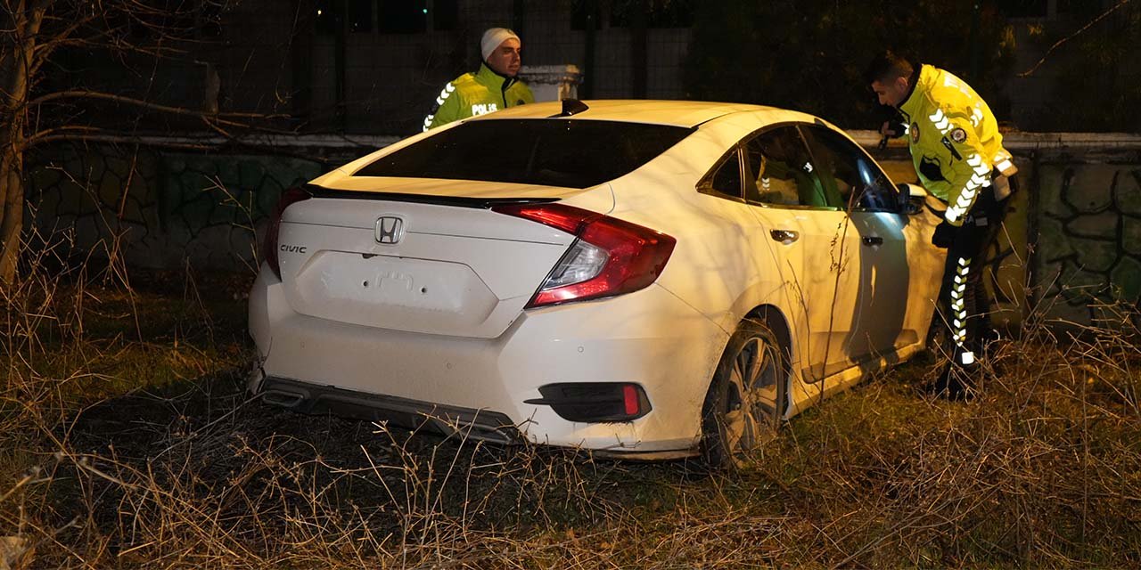 Kaza yapan sürücü otomobilini terk ederek kayıplara karıştı