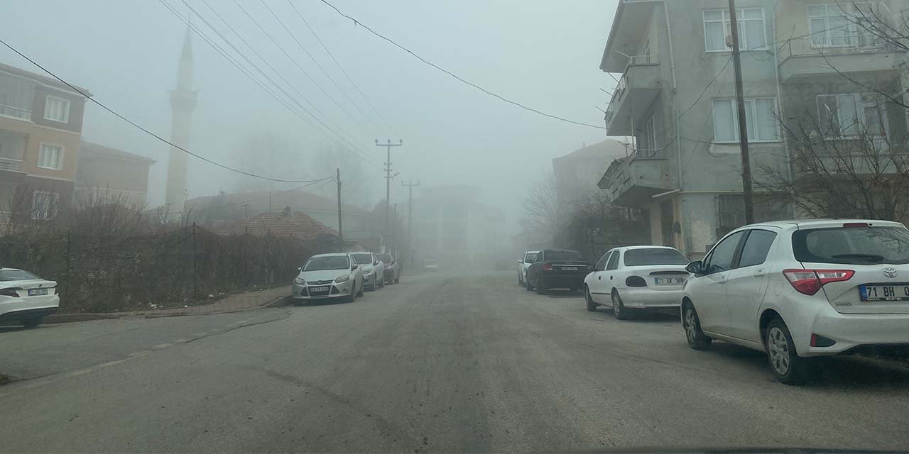 Kırıkkale’de sabah saatlerinde sis etkisini gösteriyor