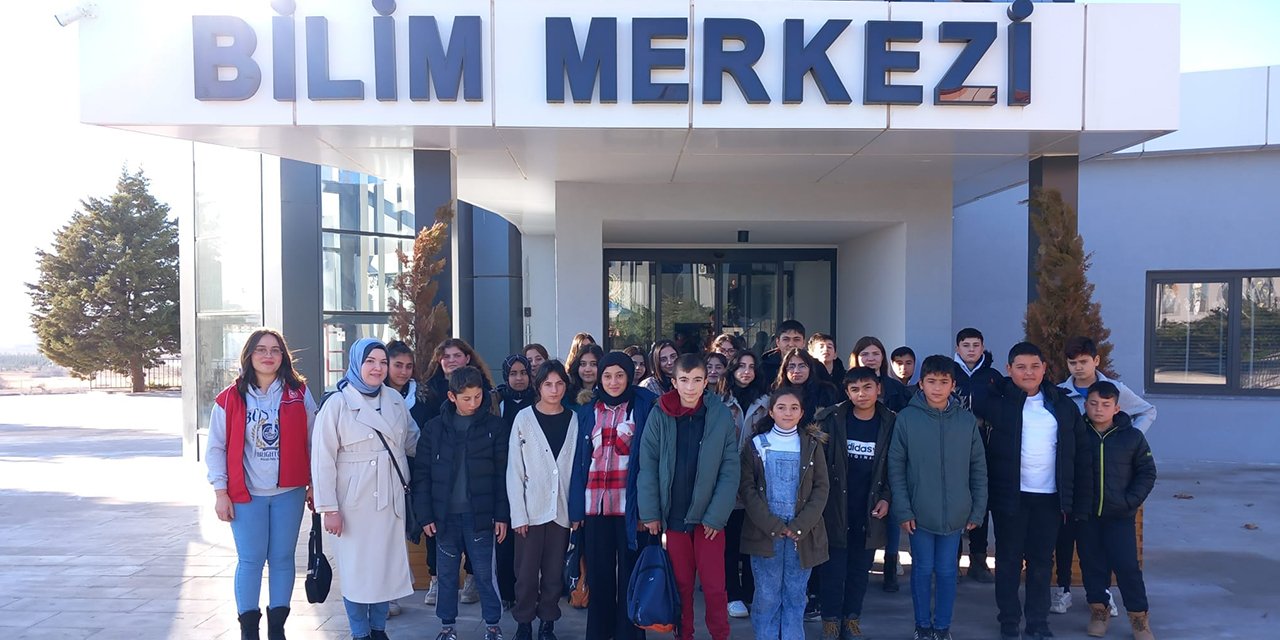 Karakeçili öğrenciler Bilim merkezinde