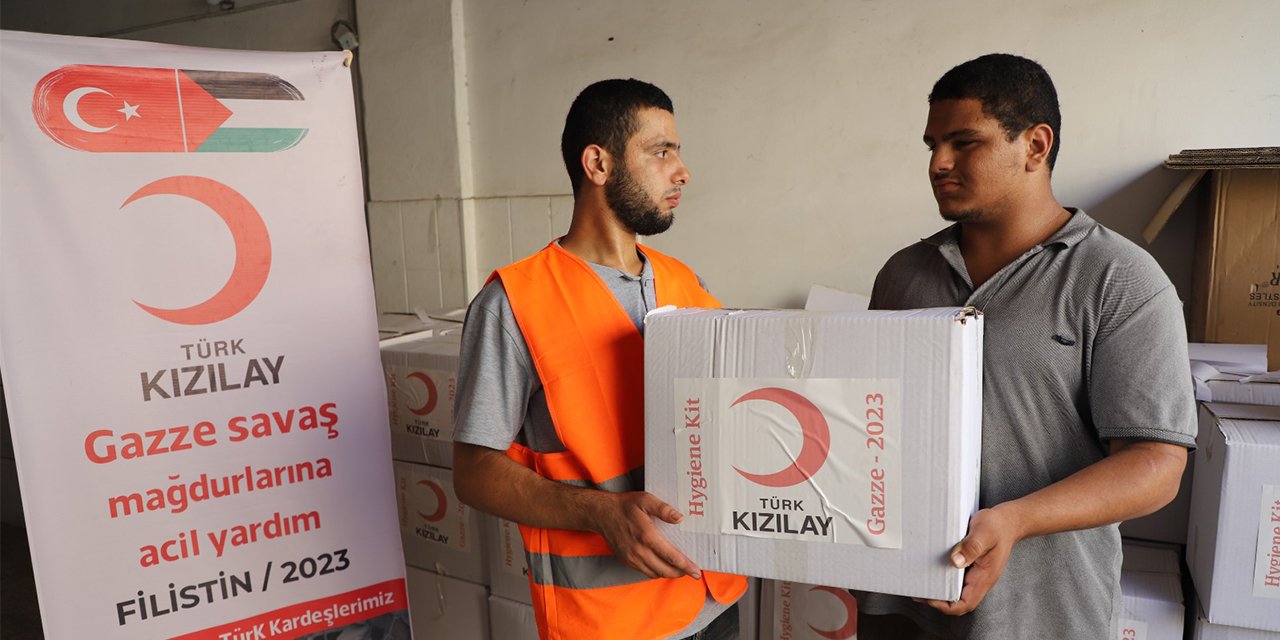 Kızılay, Gazze'ye 1107 tonluk insani yardım malzemesi gönderdi