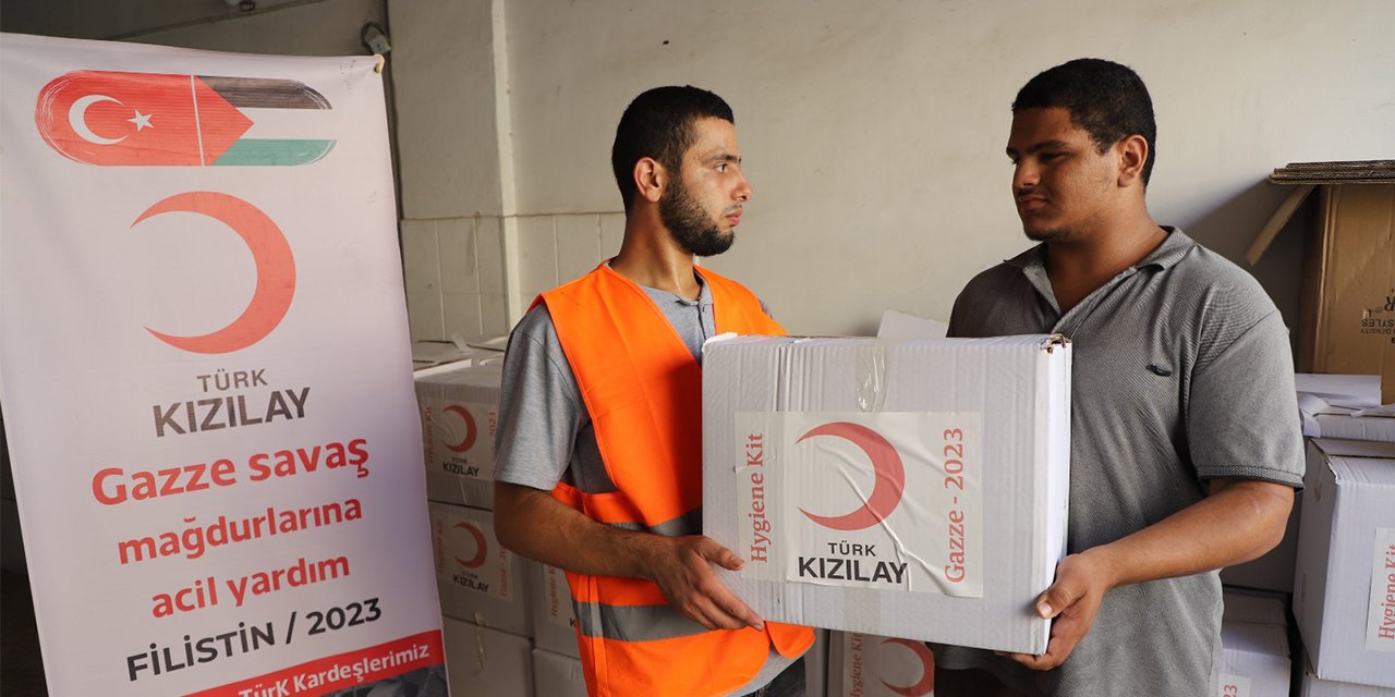 Kızılay, Gazze'ye 1107 tonluk insani yardım malzemesi gönderdi