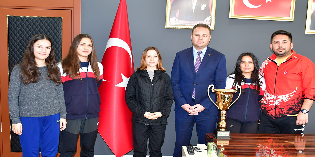 U18 Kadınlar üçüncülükle döndü