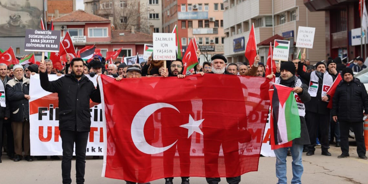 Şehitler diyarı Kırıkkale'de binlerce vatandaş hem teröre hem de israil'e lanet etti