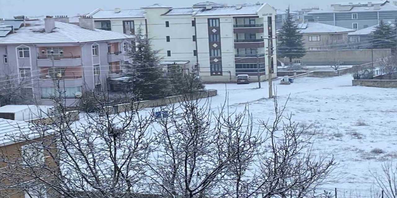 Kulu’da kar yağışı ilçeyi beyaza bürüdü
