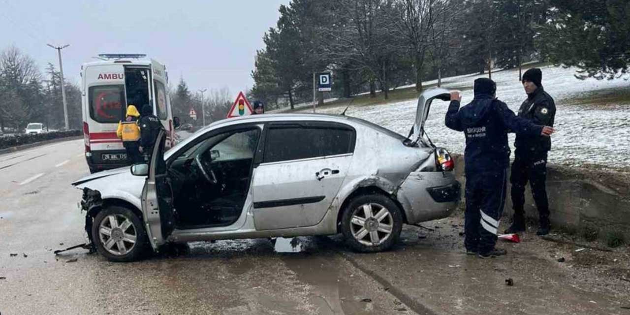 Yol bozukluğundan dolayı kontrolden çıkan otomobilin sürücüsü yaralandı